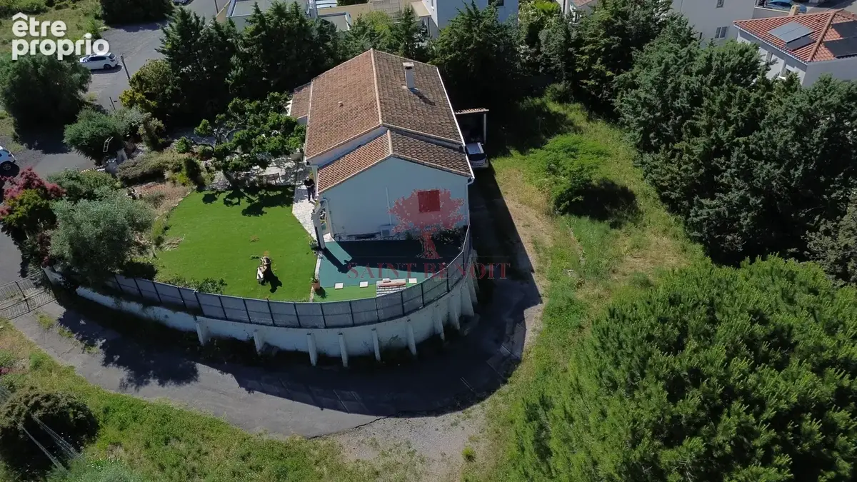 Saint-jean-de-vedas . villa de plain pied de type t5 de 168m2 avec deux garages et jardin arbore. de 2287 - photo 2
