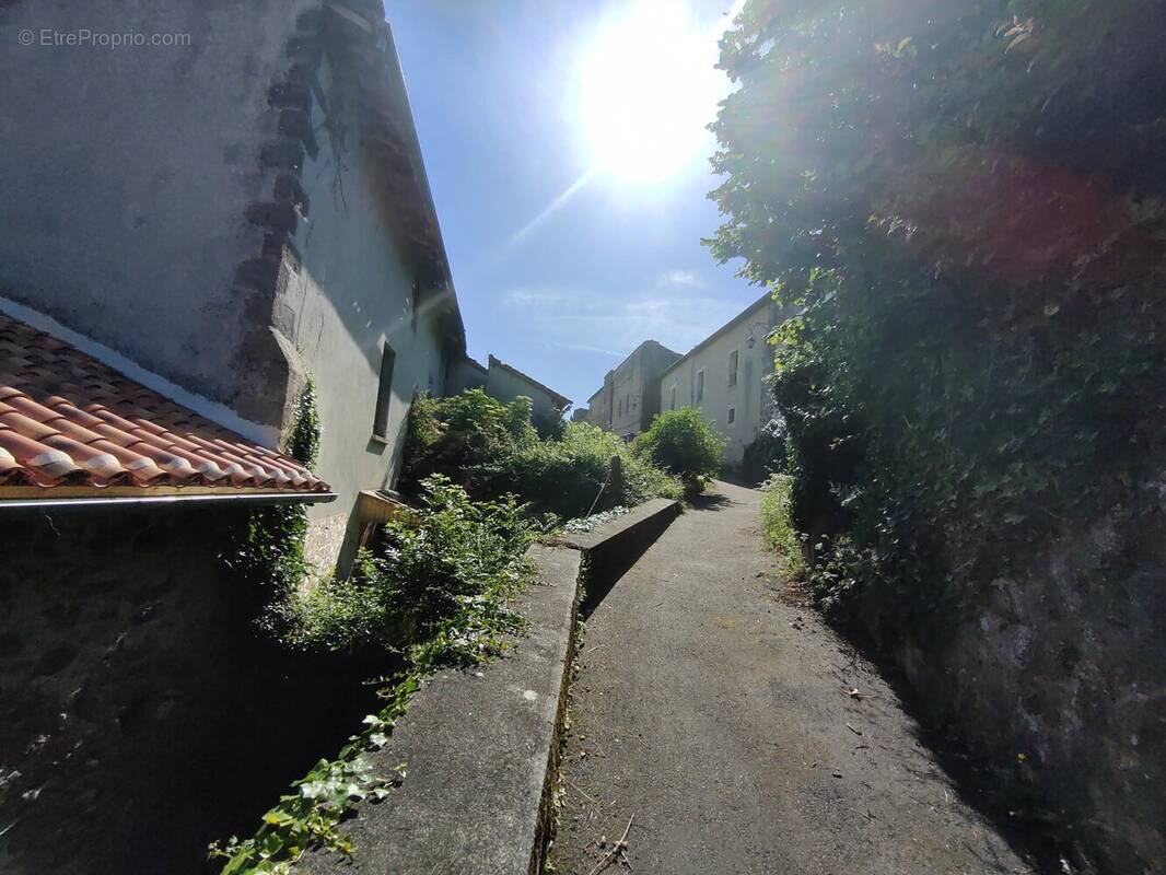 Maison à CONFOLENS
