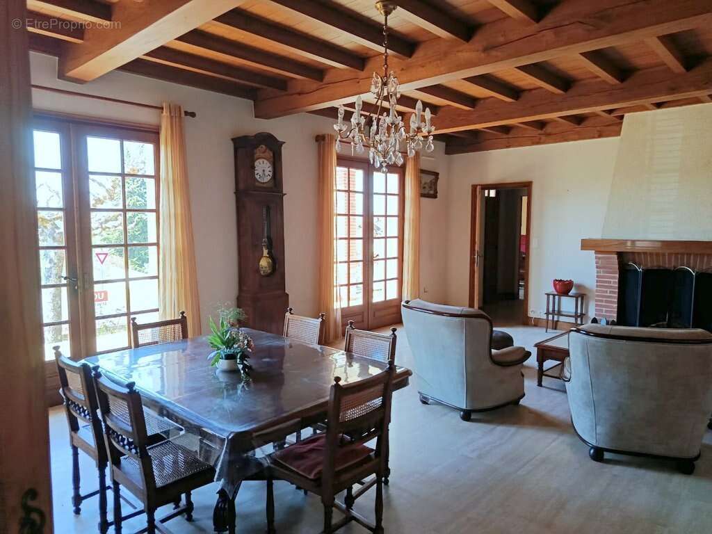 Maison à MONCLAR-DE-QUERCY