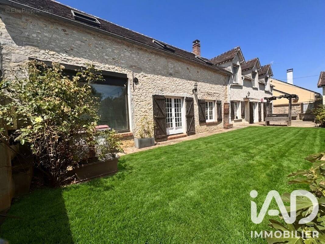 Maison 224 m² à La Grande-Paroisse  - photo 1