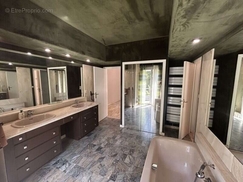 Maison 212 m² à Marsac-Sur-L'isle  - photo 9