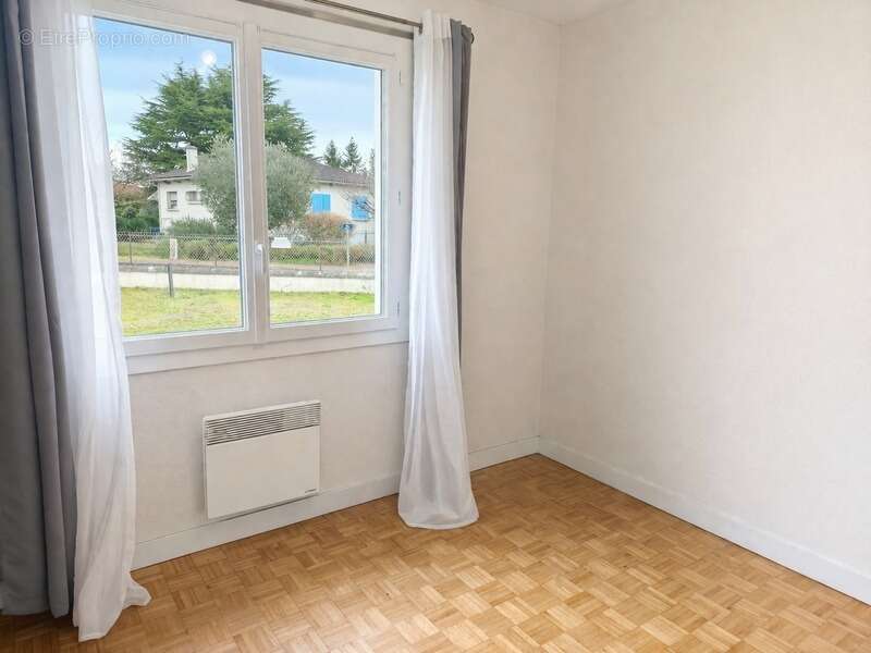 Maison à SAINT-GERMAIN-DE-LUSIGNAN