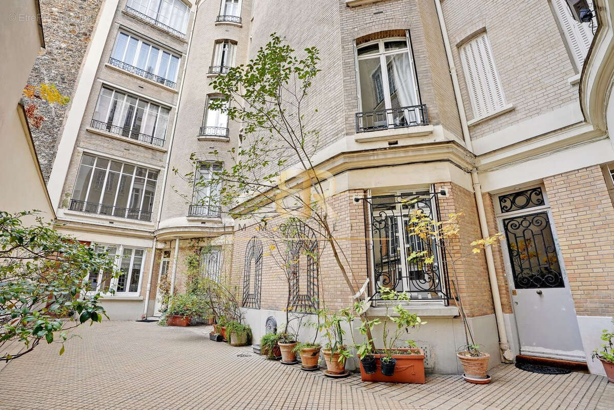 Appartement à PARIS-17E