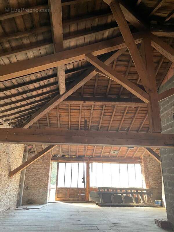 Appartement à FONTAINES-SAINT-MARTIN