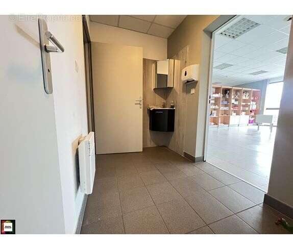 Commerce à LONGLAVILLE