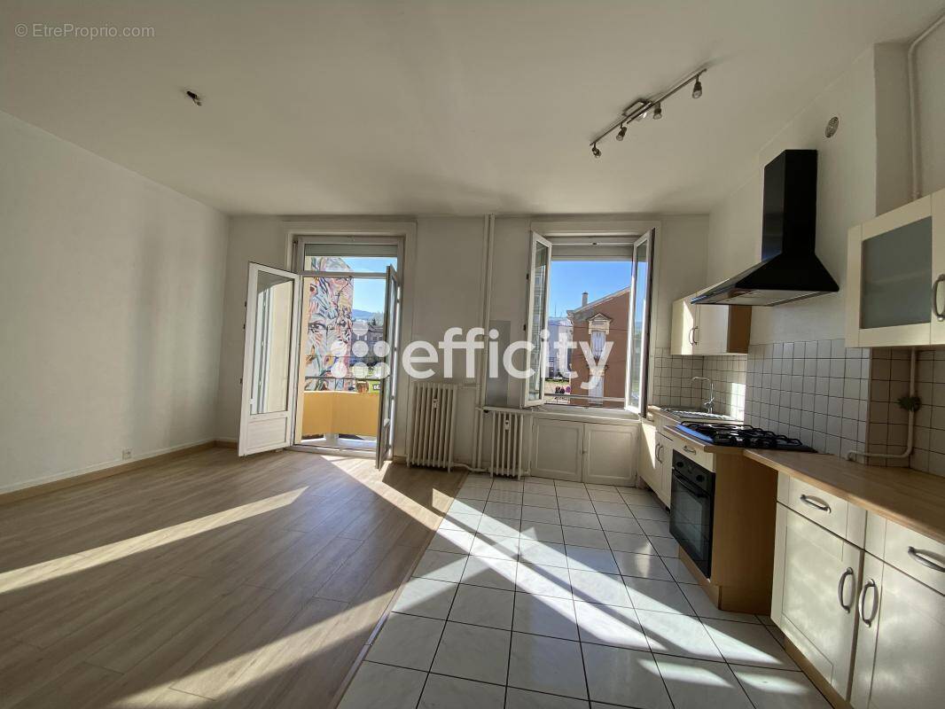 Appartement à SAINT-ETIENNE