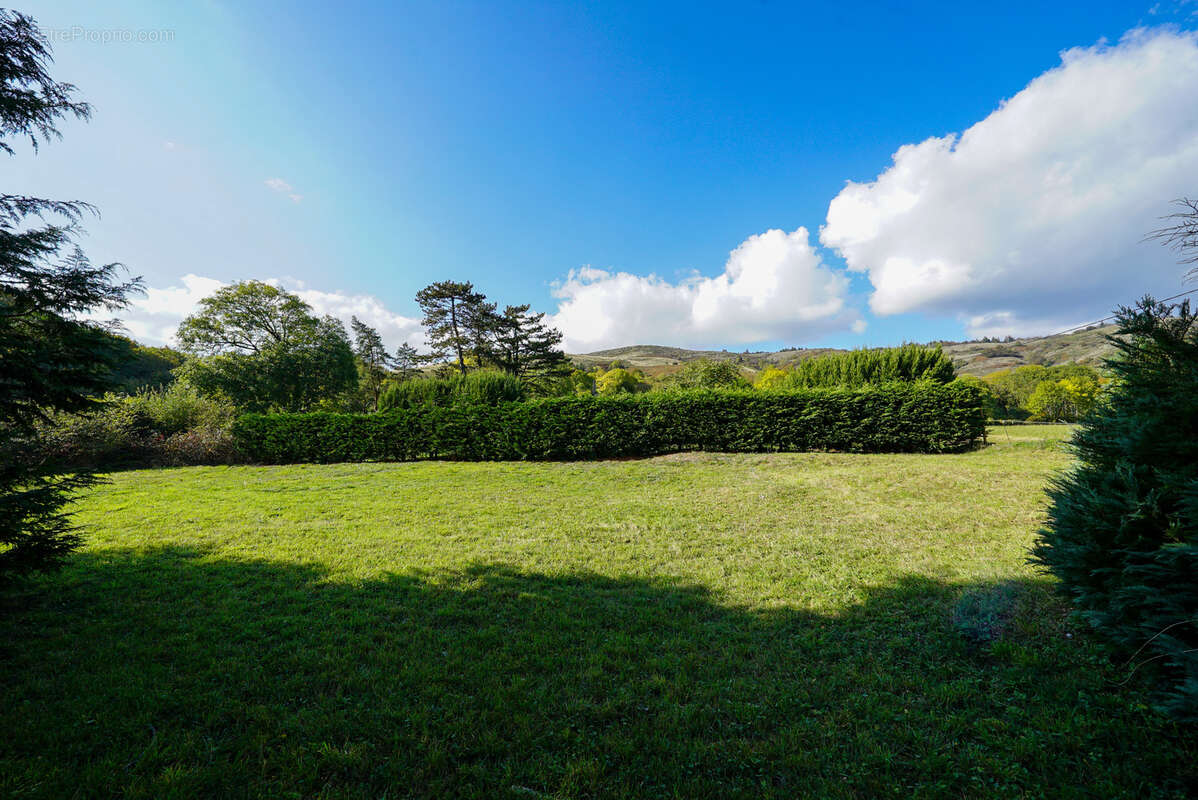 Maison à CASTANET-LE-HAUT