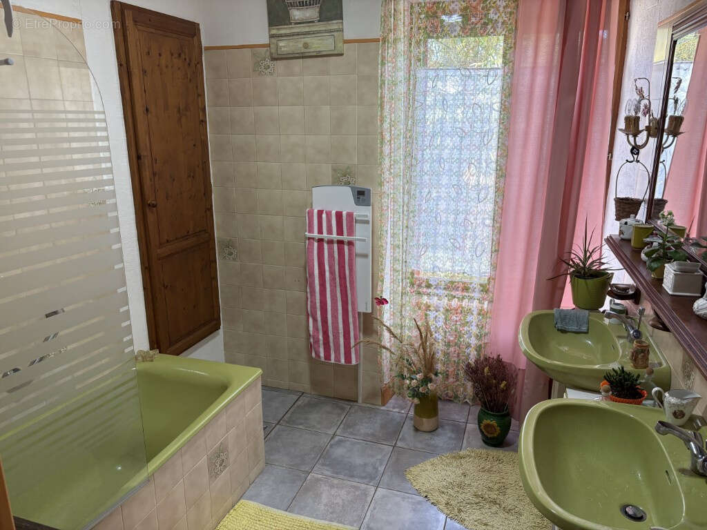 Maison à ARNAC-POMPADOUR