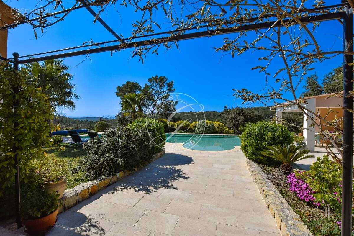 A VENDRE - FLAYOSC très belle villa avec vue dominante et piscine - photo 8