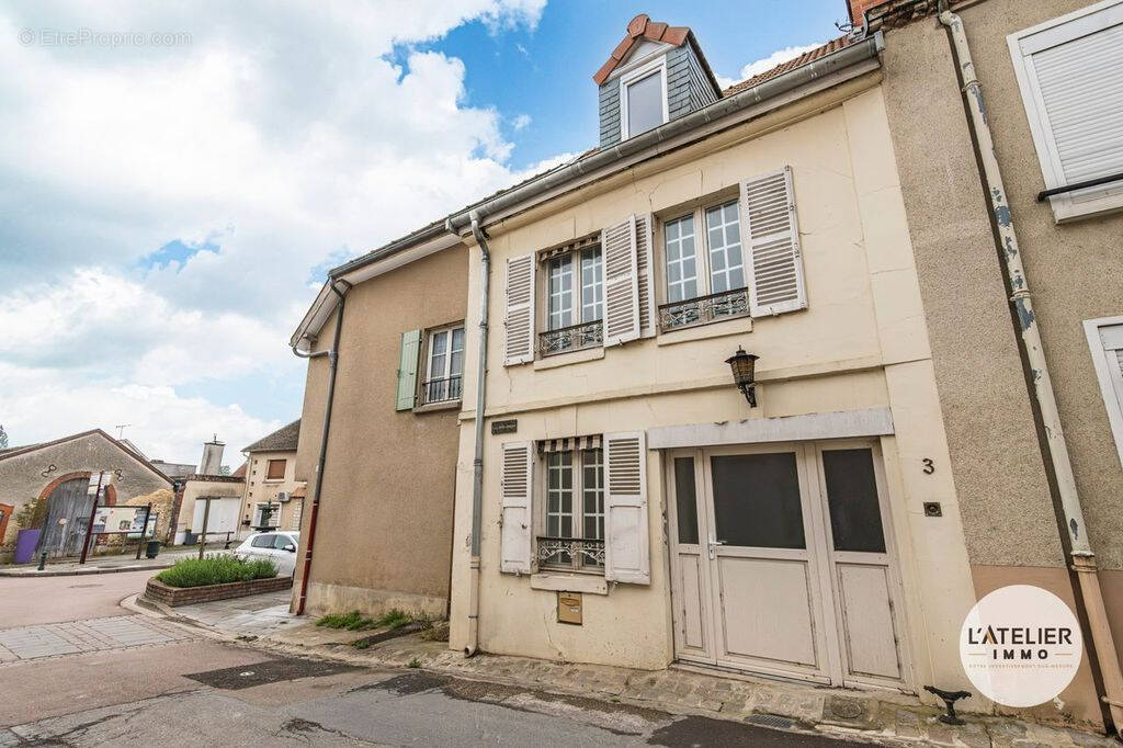Maison à AVENAY-VAL-D'OR