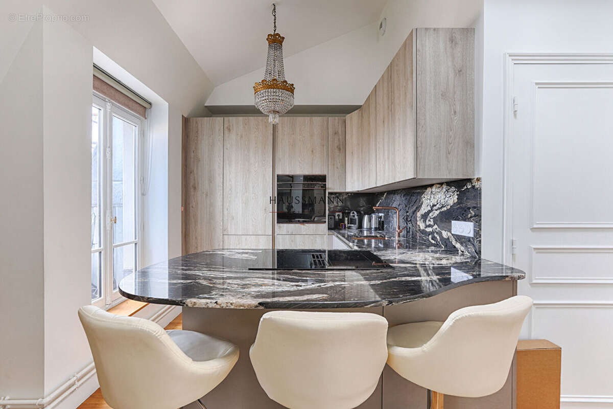 Appartement à PARIS-8E