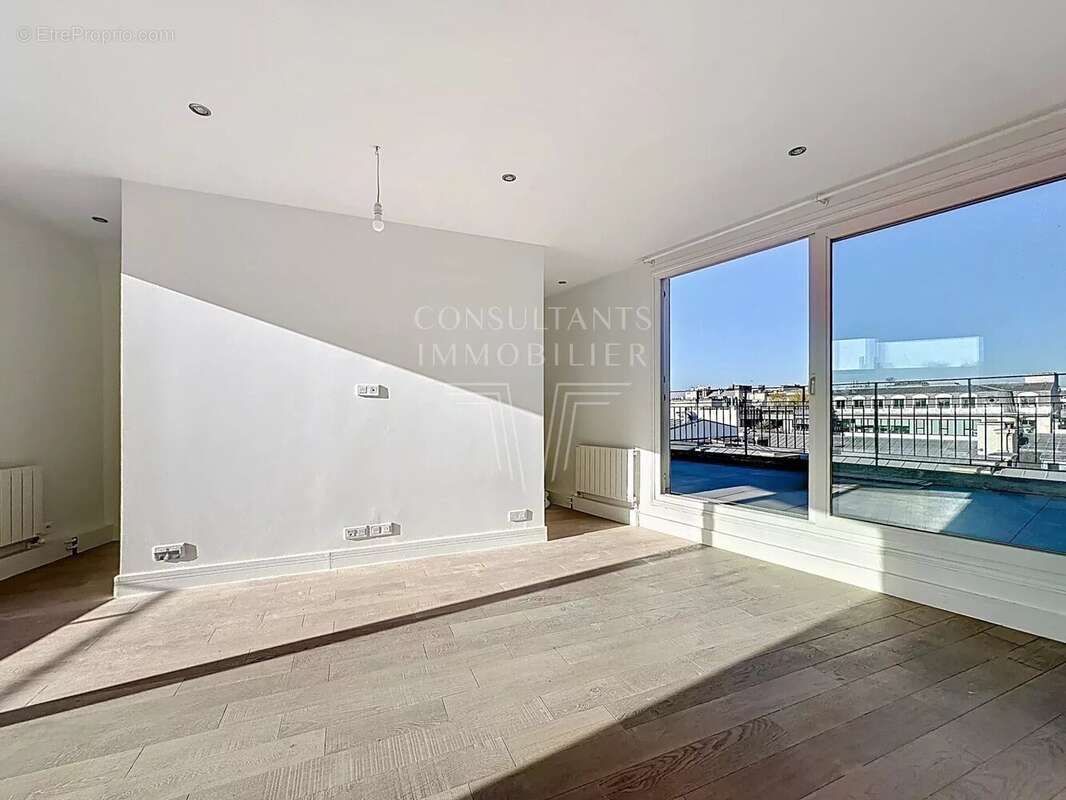 Appartement à PARIS-16E