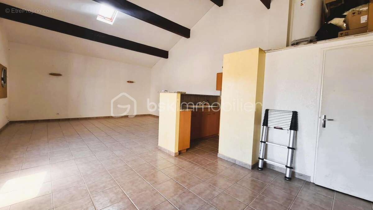 Hangard- Tennis- Club house- Cabanon- Terrain- Port la nouvelle - photo 8