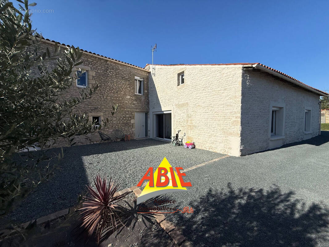 Photo 1 - Maison à BENET