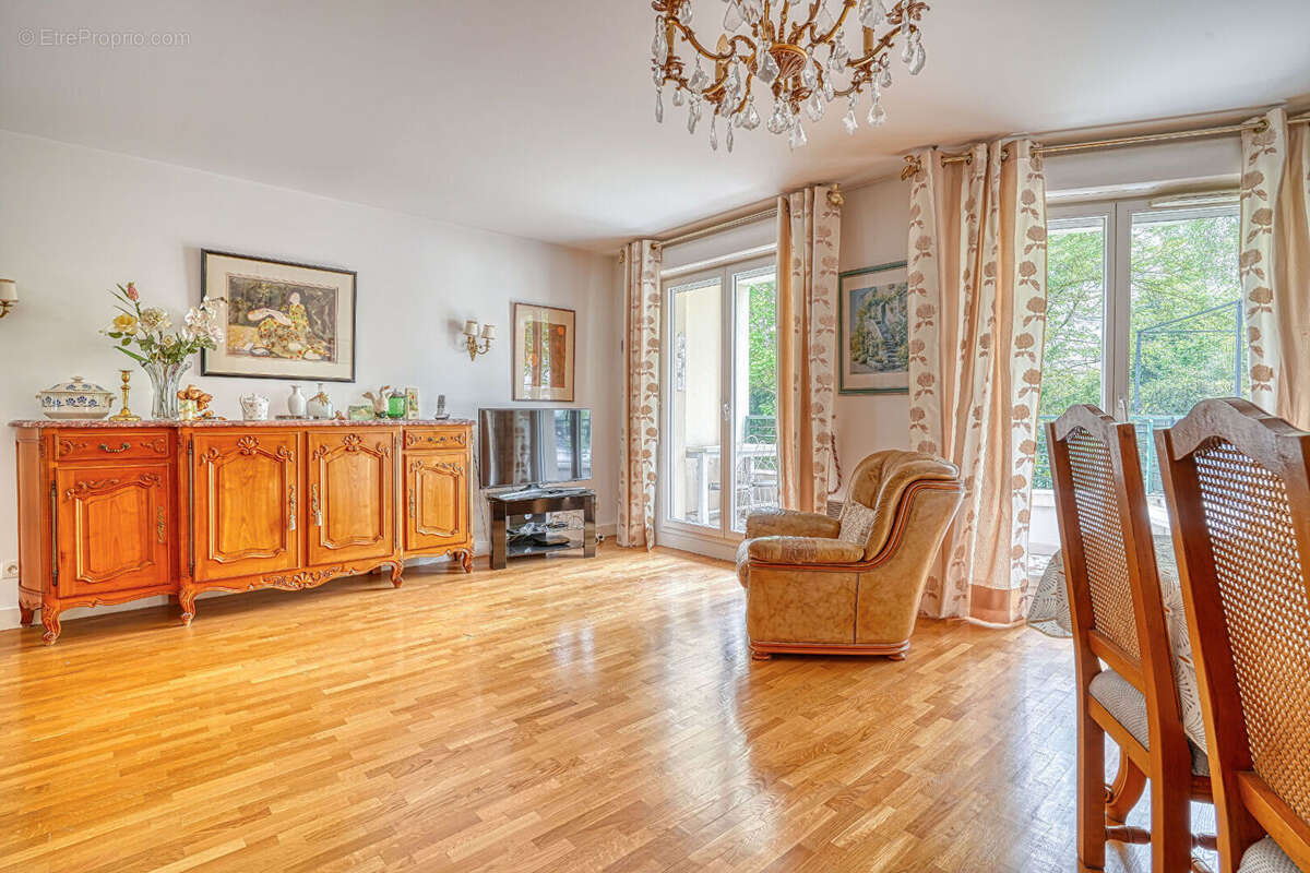 Appartement à LE PLESSIS-ROBINSON