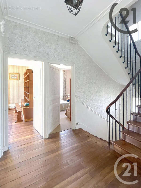 Maison 275 m² à Avon  - photo 25