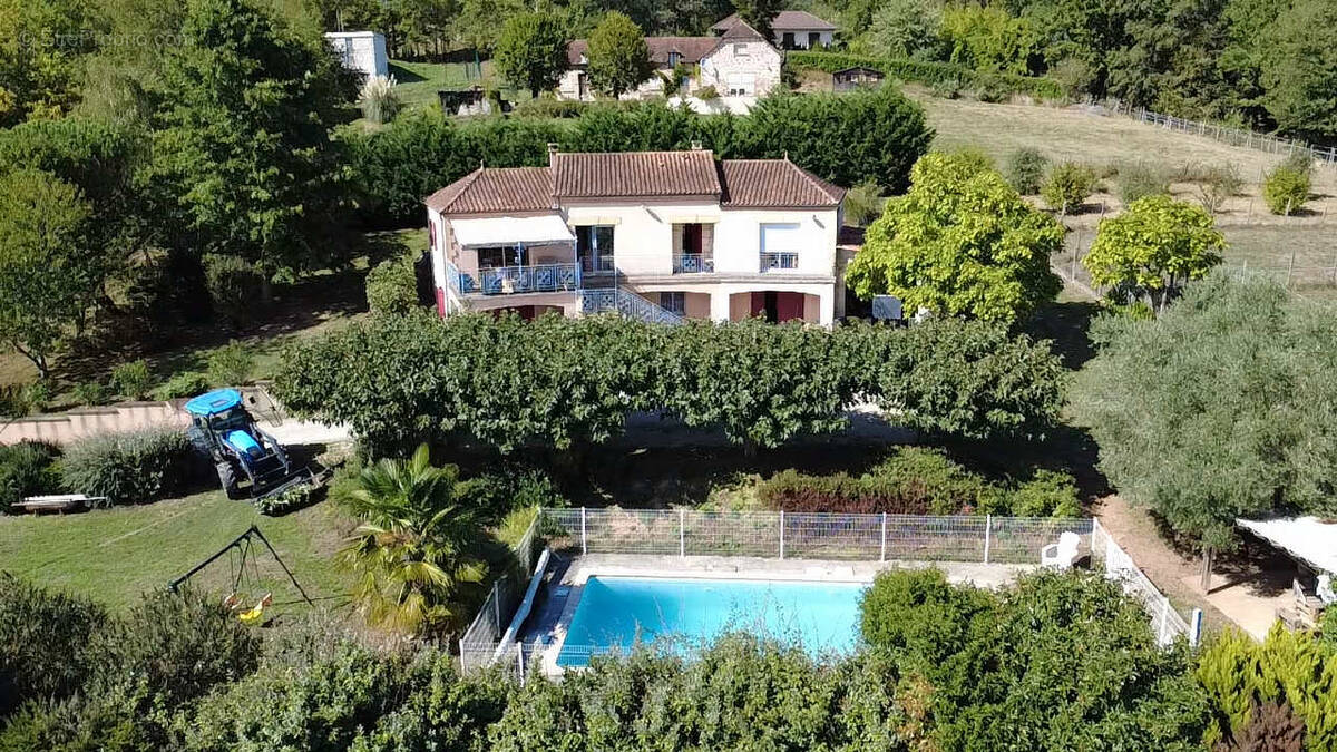 Maison à TERRASSON-LAVILLEDIEU