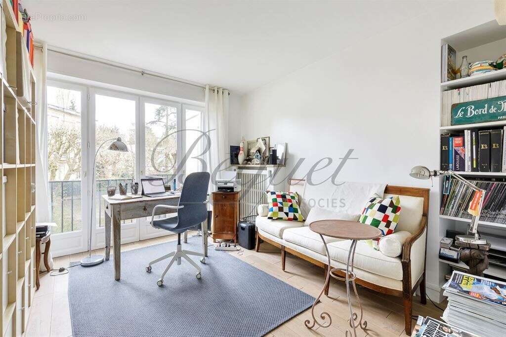 Maison à MARNES-LA-COQUETTE