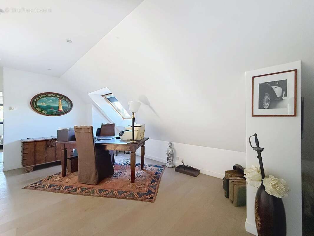 Vaste maison contemporaine dans un cadre verdoyant - photo 17