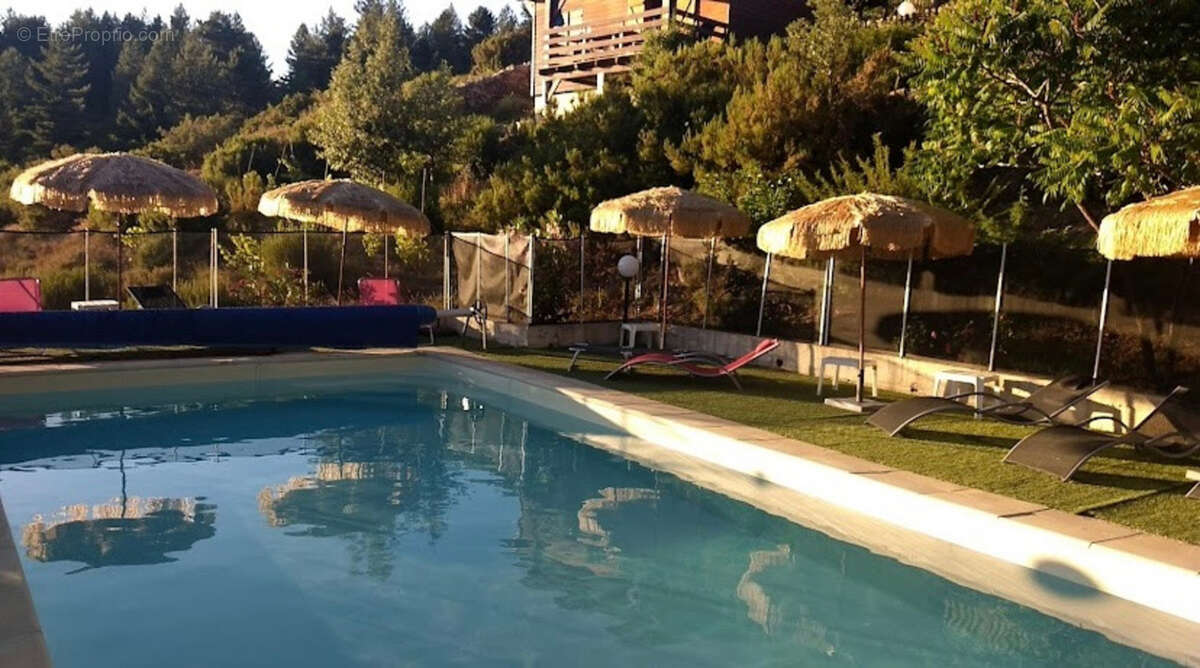 Dpt Corse (20), à vendre EVISA, propriété avec six chalets en bois, terrasse vue panoramique, piscine, parking - photo 5