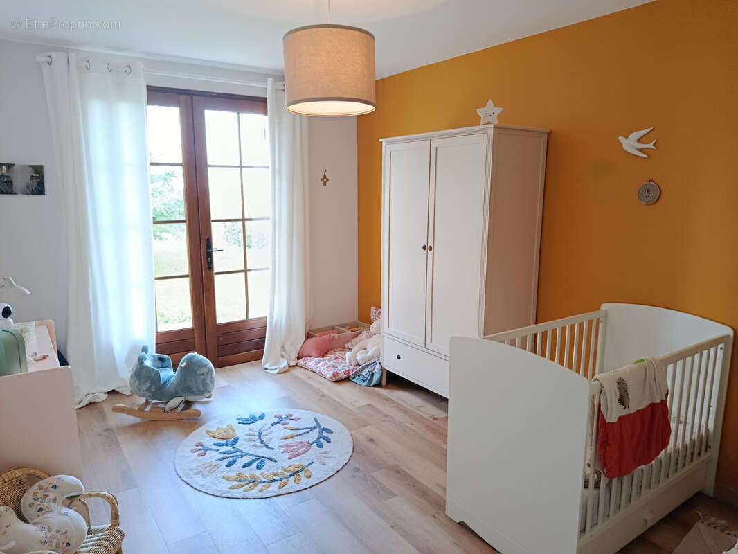 Maison à MONTCORBON