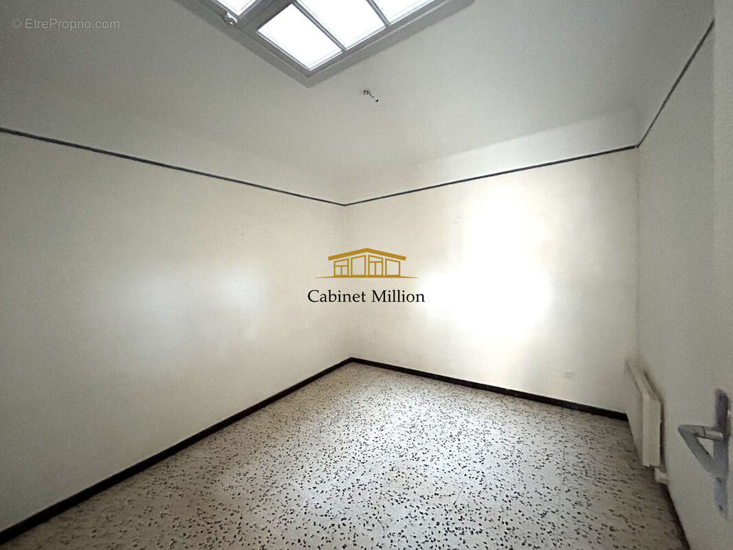 Maison à VIC-LA-GARDIOLE