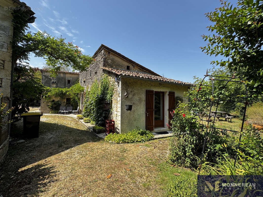 Maison à BAIGNES-SAINTE-RADEGONDE