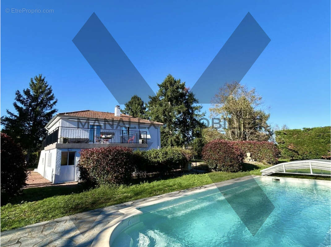 Maison à COMMELLE-VERNAY