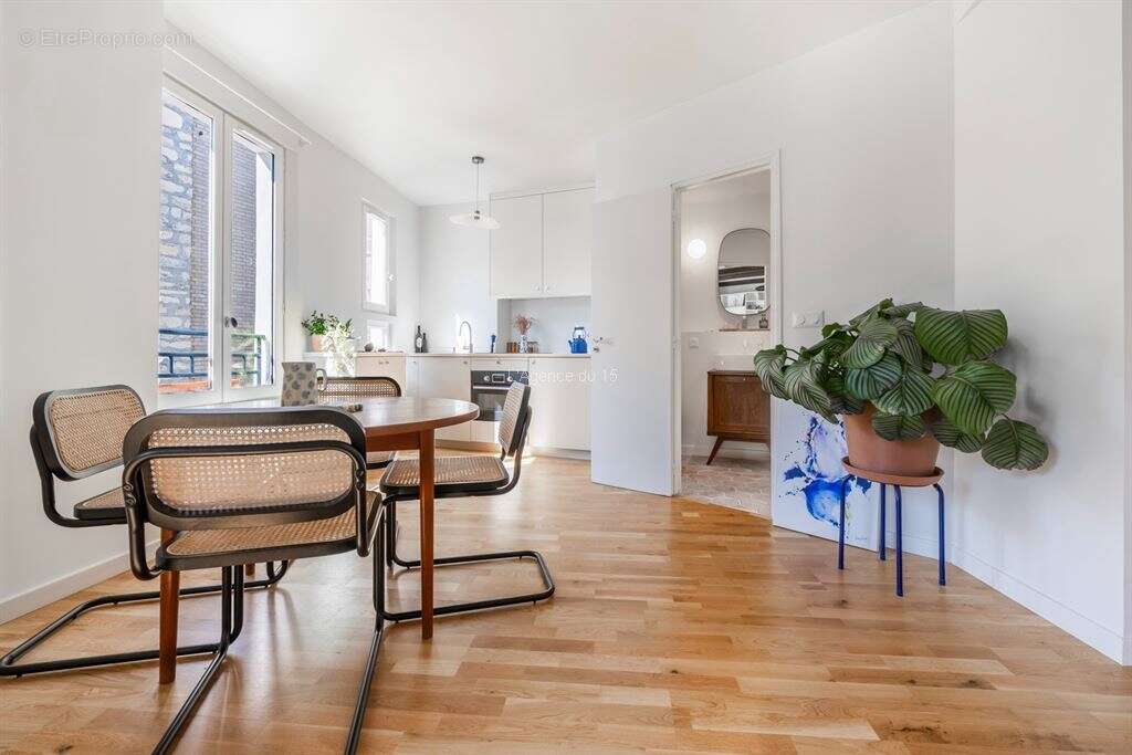 Appartement à PARIS-15E