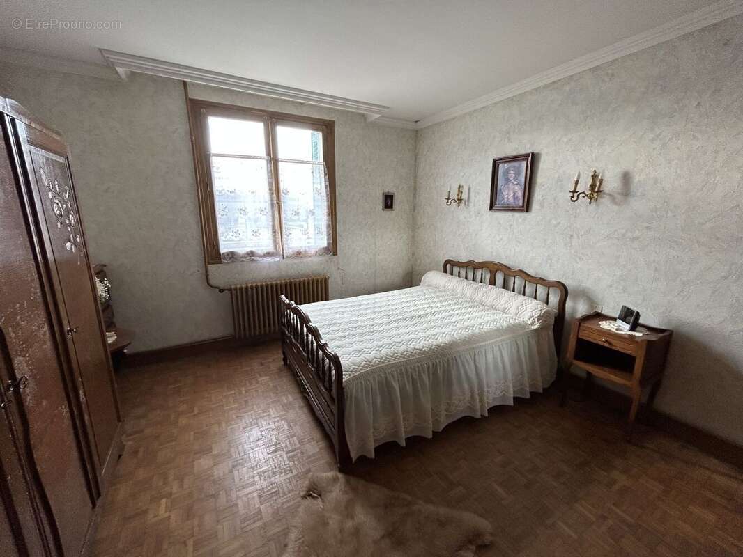 Maison à SAINT-GEORGES-DE-POISIEUX