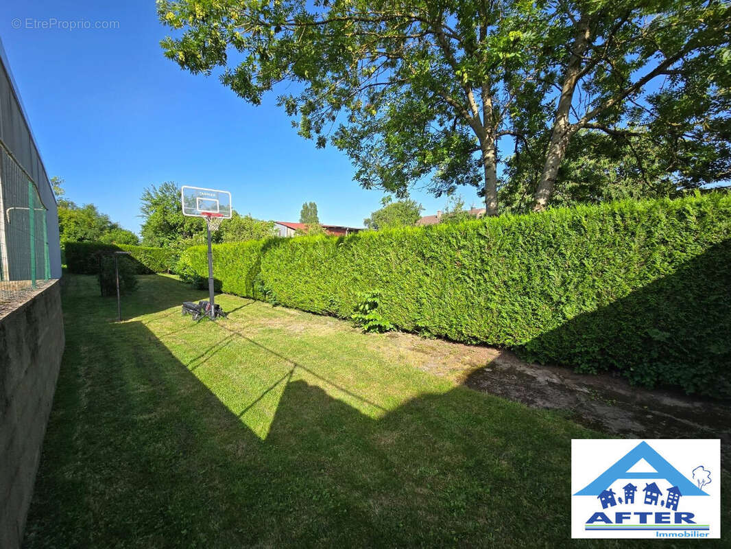 Maison à AZERAILLES