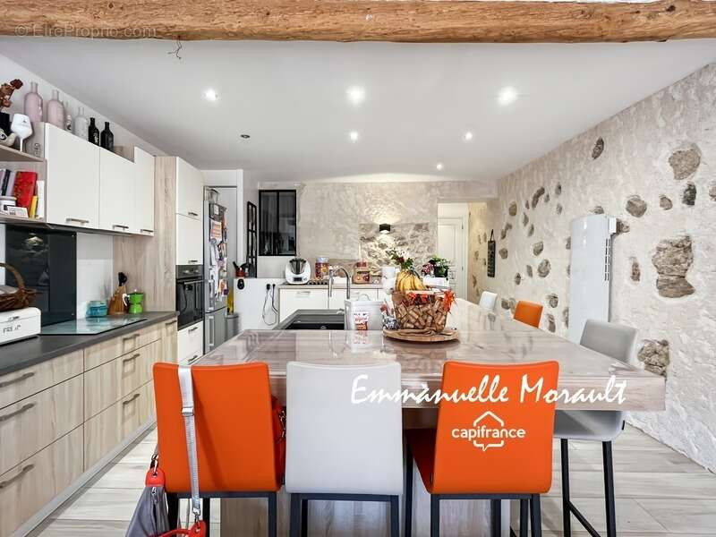 Appartement à BAGNOLS-EN-FORET