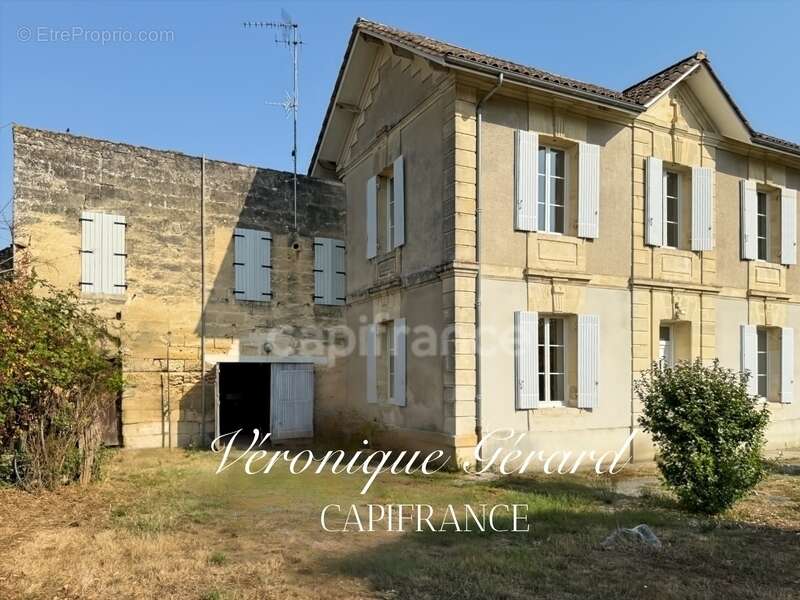 Maison à PETIT-PALAIS-ET-CORNEMPS