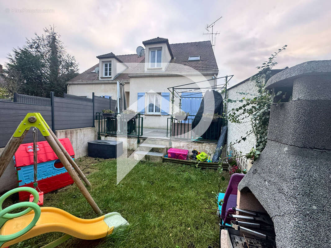 Maison à MEZIERES-SUR-SEINE