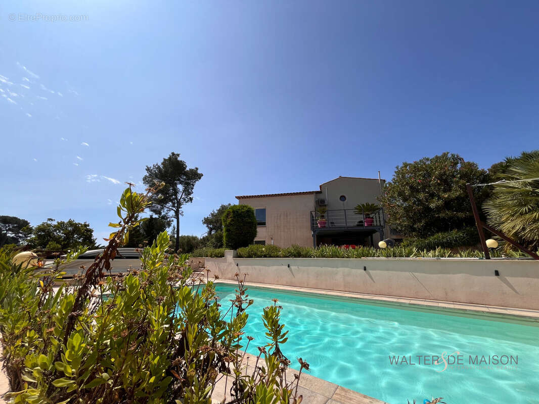 Maison à CARQUEIRANNE