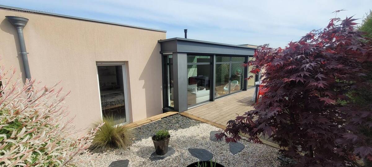 Photo 1 - Maison à SAINT-JEAN-BREVELAY