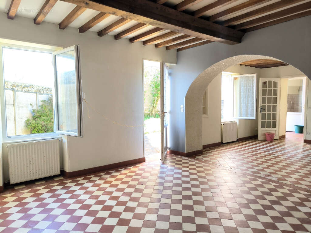 Maison à LONGUES-SUR-MER