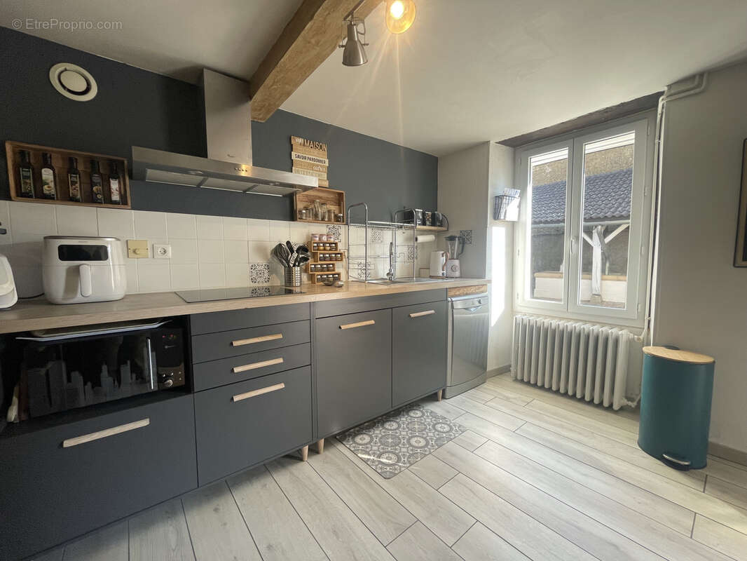 Maison à SAINT-ETIENNE-DE-SAINT-GEOIRS