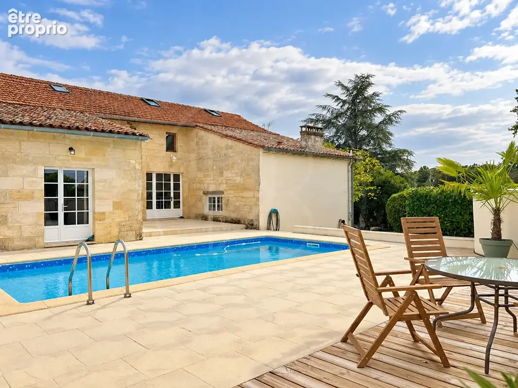 Élégante propriété de caractère avec piscine - photo 3