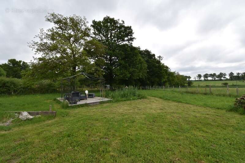 Maison à SAINT-LEGER-MAGNAZEIX