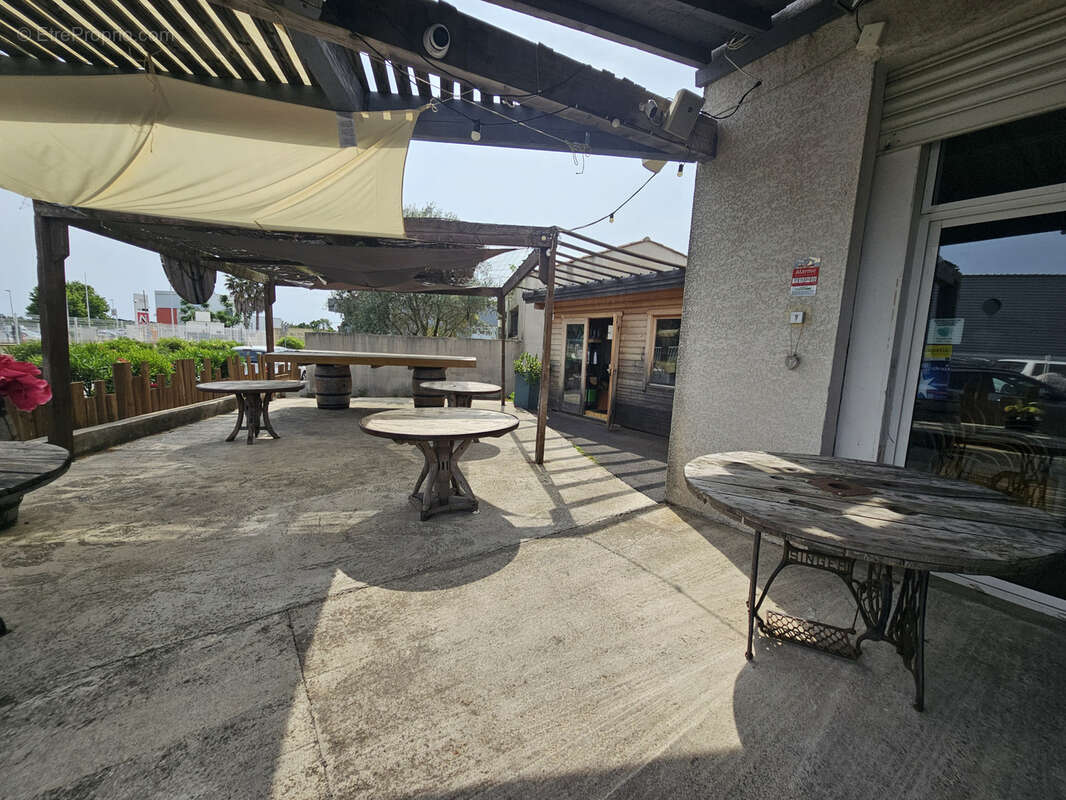 Commerce à LUNEL-VIEL