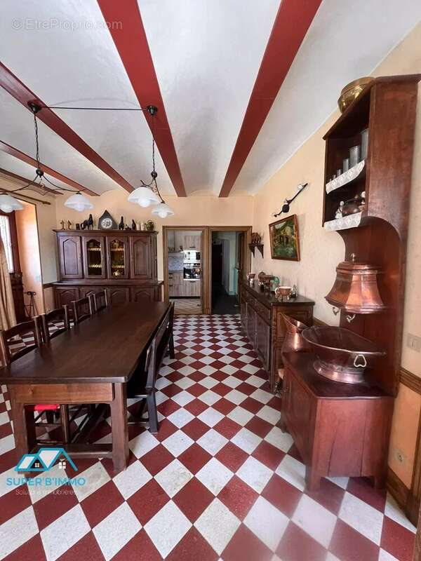 Maison de maitre avec dépendances et terrain - photo 4
