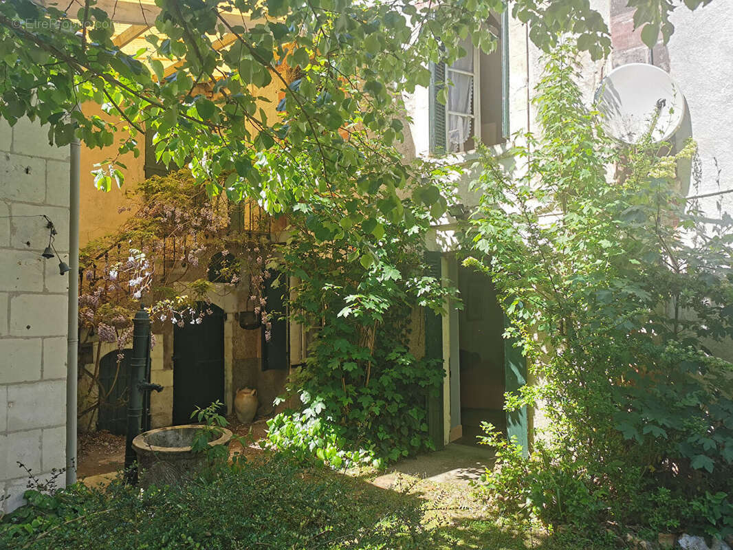 Maison à YZEURES-SUR-CREUSE