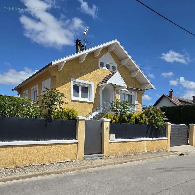Maison à CHAVANOZ