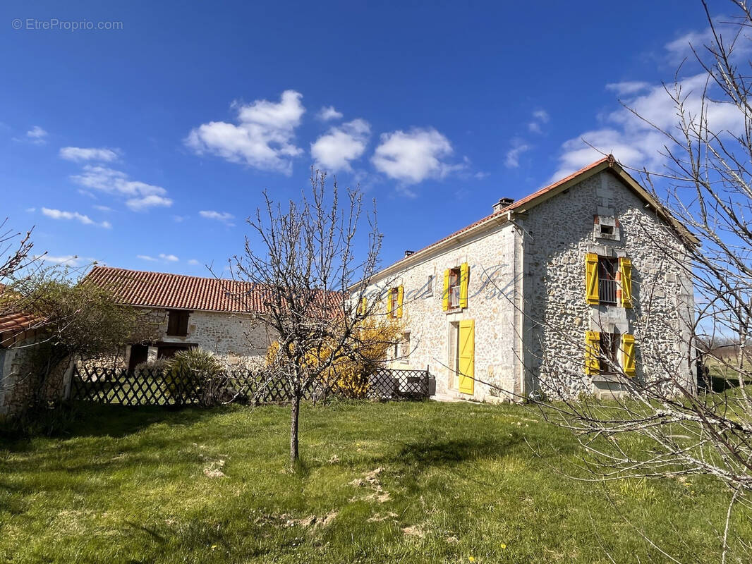 Maison à LEGUILLAC-DE-CERCLES