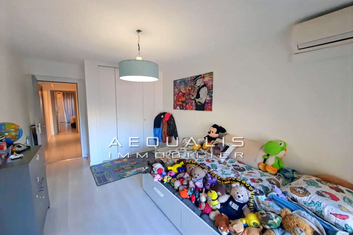 Appartement à SAINT-LAURENT-DU-VAR