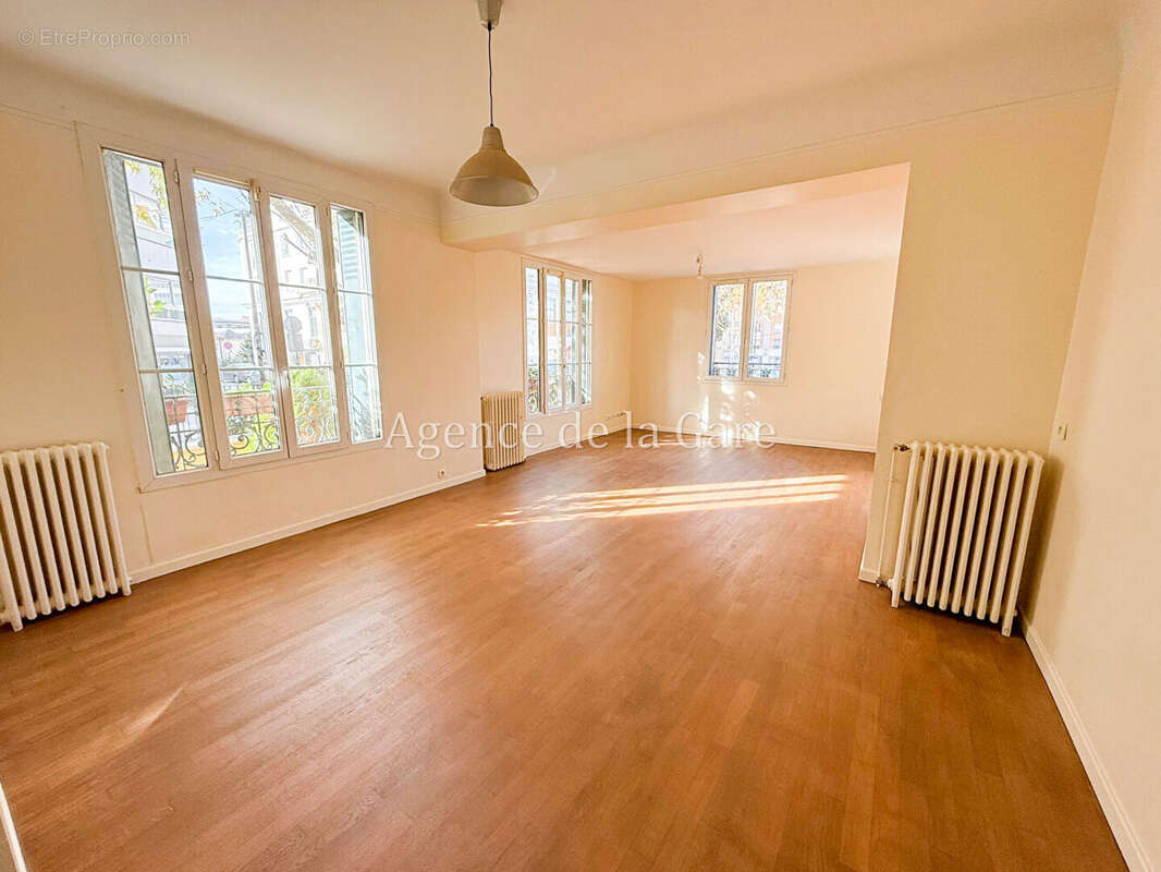 Maison à SARTROUVILLE