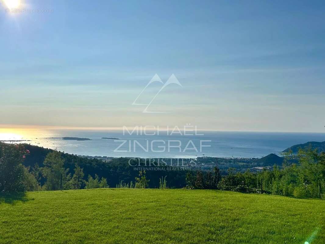 Maison à MANDELIEU-LA-NAPOULE