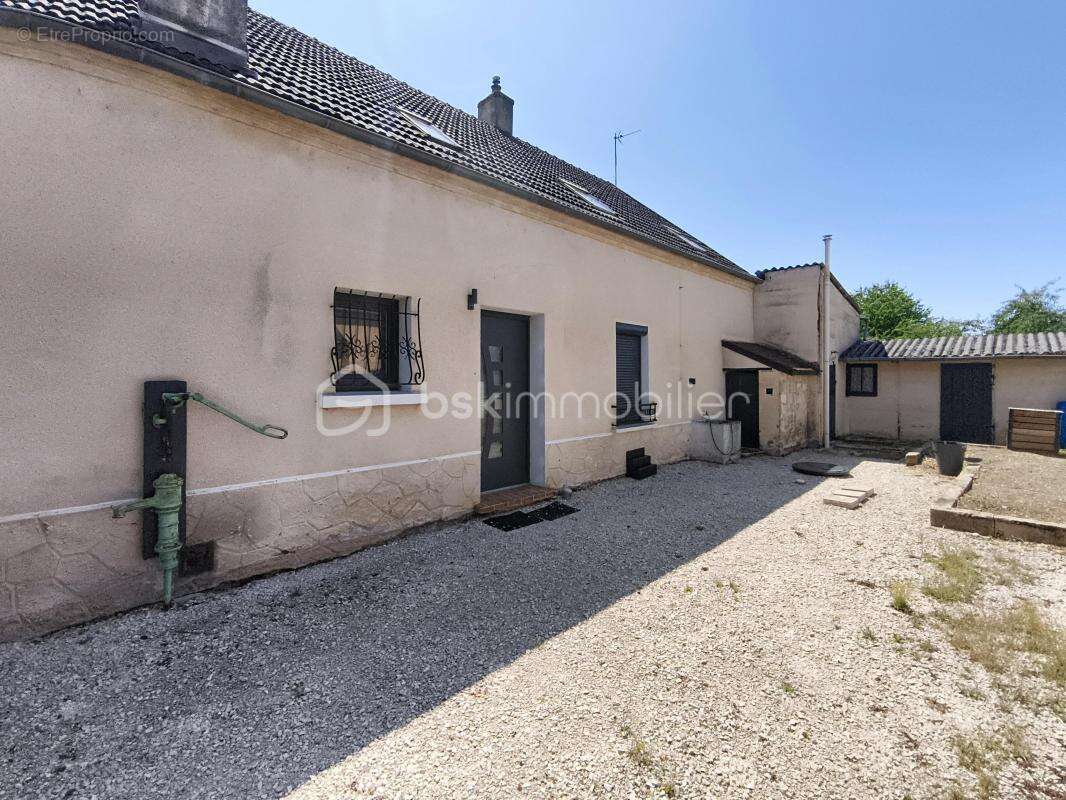 Maison entièrement rénovée de 130 m² avec garage et potentiel d'aménagement - photo 16