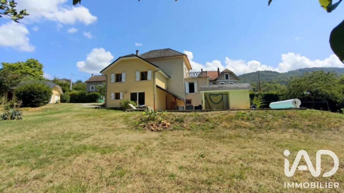 Maison 249 m² à La Bridoire  - photo 4